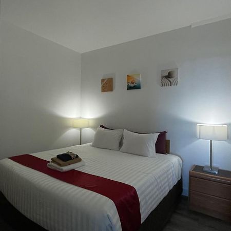 Sand Pebbles Inn Qualicum Beach Exterior foto