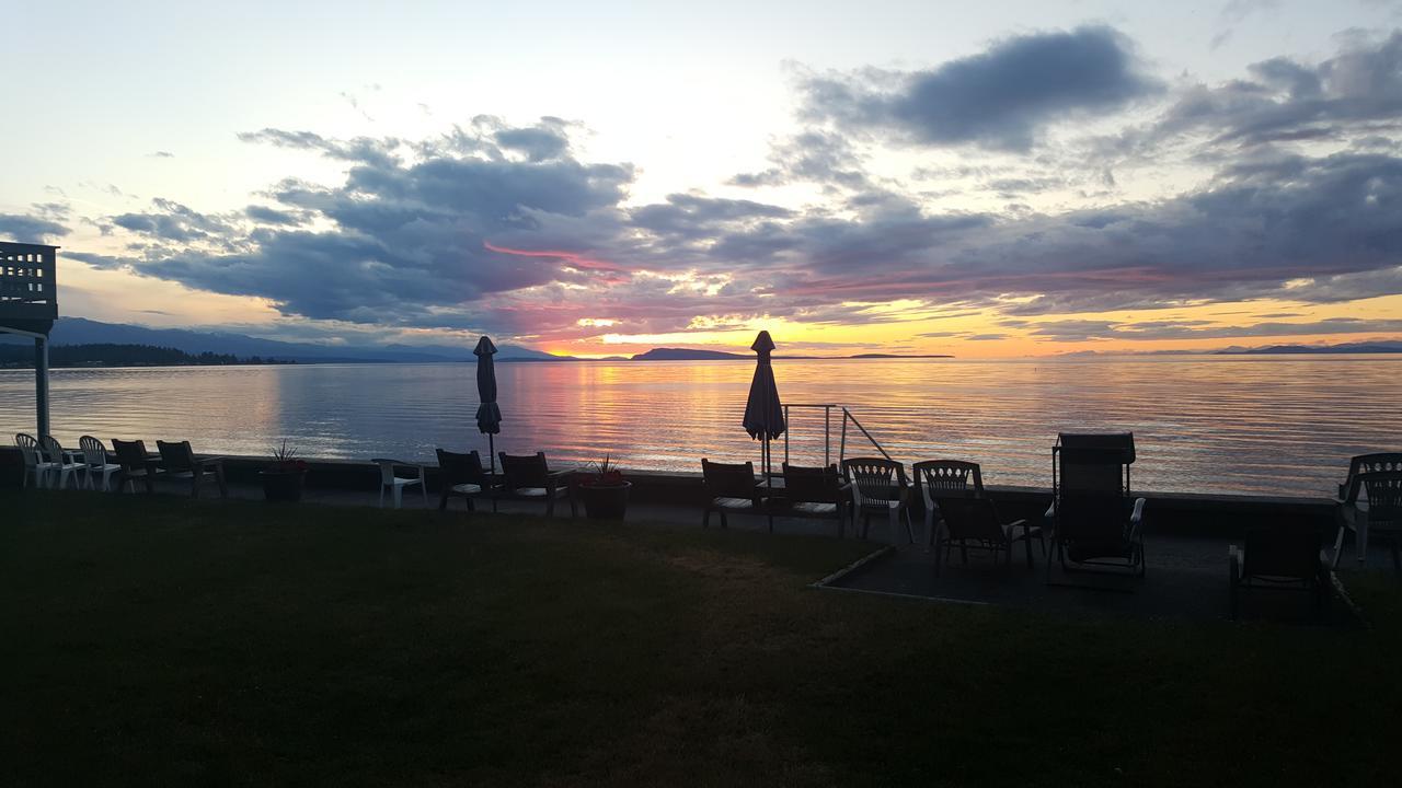 Sand Pebbles Inn Qualicum Beach Exterior foto